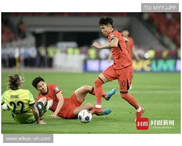 国足奋力鏖战主场再燃激情年轻球员闪耀赛场掀起胜利浪潮 国足奋力鏖战主场再燃激情年轻球员闪耀赛场掀起胜利浪潮