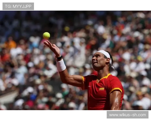 网球巨星纳达尔宣布退役 年度最后一场比赛感动全场观众