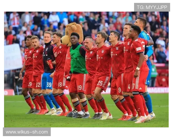 勒沃库森全力冲击德甲榜首主帅强调团队精神与攻守平衡