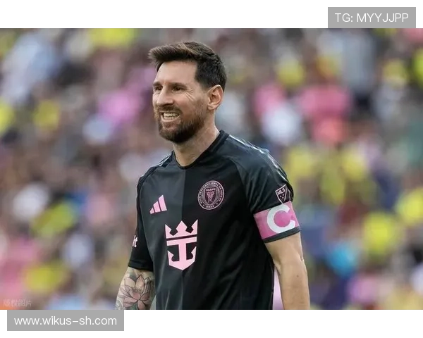 梅西加盟迈阿密国际震动全球足坛 新篇章引发球迷热烈讨论