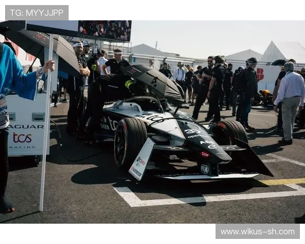 F1赛季激烈角逐 车手和车队目标锁定年度总冠军争夺战 F1赛季激烈角逐 车手和车队目标锁定年度总冠军争夺战