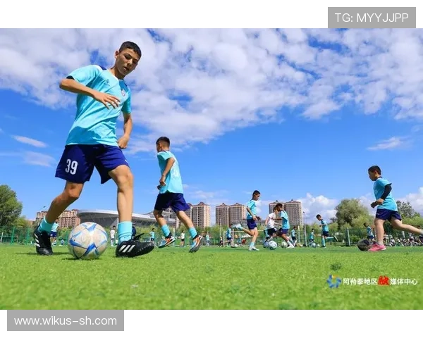 拉斯帕尔马斯俱乐部崛起之路与城市足球精神传承发展战略与青训体系探索 拉斯帕尔马斯俱乐部崛起之路与城市足球精神传承发展战略与青训体系探索