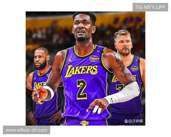 湖人队交易最新动态:詹姆斯领衔新阵容冲击季后赛,休赛期变动深远
